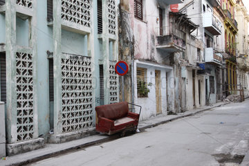 rote Sofa im Havanna Vieja