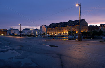 Kopenhagen  Daenemark  das Hotel Scandic Front am ehemaligen Hafenpier im Abendlicht