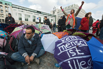 Berlin  Deutschland  der Refugee Hungerstreik vor dem Brandenburger Tor