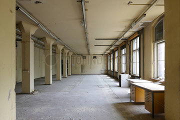 Berlin  Deutschland  Saal in einer leerstehenden Fabrik