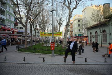 Istanbul  Tuerkei  Geschaeftsstrasse im Stadtteil Fatih