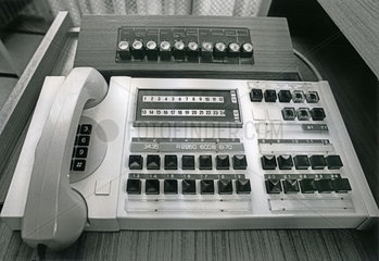 original Diensttelefon von Erich Honecker  1990 fotografiert