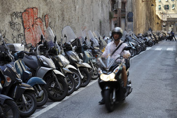Genua  Italien  Parkplatz fuer Motorroller in Genua
