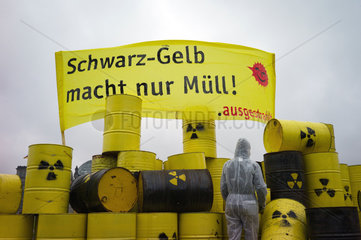 Berlin  Deutschland  Anti-Atom-Demonstration mit Atommuellfaessern