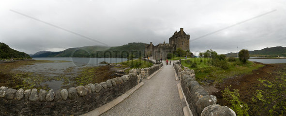 Dornie  Grossbritannien  das Eilean Donan Castle am Loch Duich