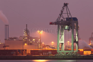 Hamburg  Deutschland  Containerterminal Tollerort im Hamburger Hafen