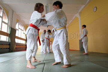 Berlin  Deutschland  Kinder in einem Judokurs