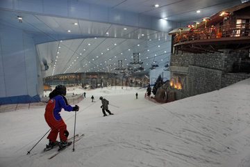 Dubai  Vereinigte Arabische Emirate  die Indoorskihalle Ski Dubai im Einkaufszentrum Mall of the Emirates