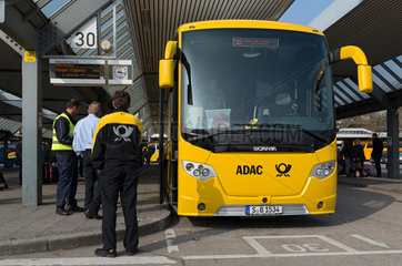 Berlin  Deutschland  ADAC Postbus steht abfahrbereit nach Stuttgart