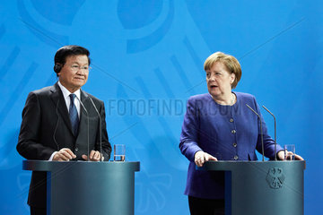 Berlin  Deutschland - Bundeskanzlerin Angela Merkel und Thongloun Sisoulith  der Premierminister der Demokratischen Volksrepublik Laos.