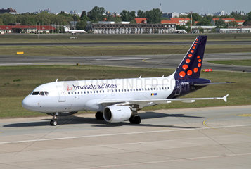 Berlin  Deutschland  Airbus A319 der Fluggesellschaft Brussels Airlines