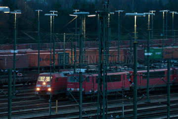 Maschen  Deutschland  Rangierlokomotive auf einem Bahnhof