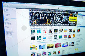 Hamburg  Deutschland  der iTunes Store ermoeglicht den Kauf von diversen Musikalben