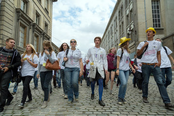Reims  Frankreich  Studenten feiern das Erstsemester mit dem journee de parrainage