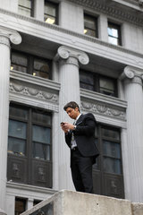 New York City  USA  Mann steht vor dem NYSE