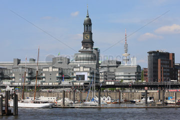 Hamburg  Deutschland  Skyline von Hamburg am Hafen