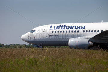 Duesseldorf  Deutschland  eine Boing 737-300 landet auf dem Flughafen Duesseldorf