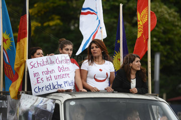 Berlin  Deutschland  Demonstration Unter den Linden fuer die Rechte von Christen im nahen Osten