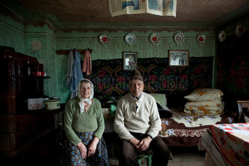 Borscha  Rumaenien  Bauern in ihrem Wohnzimmer