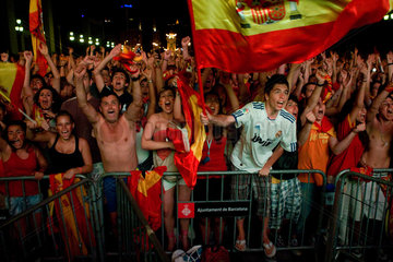 Barcelona  Spanien  Fussballfans feiern den Sieg nach der gewonnenen Fussballweltmeisterschaft