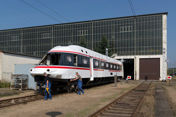 Neustrelitz  Deutschland  Netinera Werke GmbH  ehemaliger Triebwagenzug Baureihe 403 der Deutschen Bundesbahn