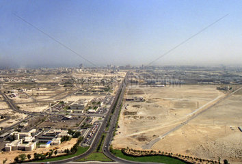 Dubai  Vereinigte Arabische Emirate  Blick auf die Sheikh Zayed Road Richtung Bur Dubai vom World Trade Center