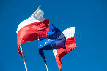 Zoppot  Polen  EU-Fahne und polnische Flaggen
