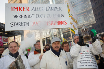 Berlin  Deutschland  Demonstration mit der Forderung Stoppt die Agrarindustrie