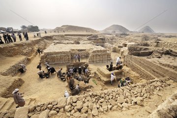 Aegypten. Ausgrabungen  Pyramiden