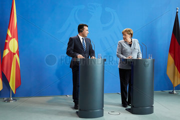 Berlin  Deutschland - Bundeskanzlerin Angela Merkel und der Ministerpraesident der Republik Mazedonien Zoran Zaev.