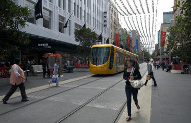 Melbourne  Australien  eine Strassenbahn in der Bourke Street