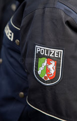 Duesseldorf  Deutschland  neue blaue Polizeiuniform