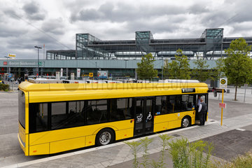 Berlin  Deutschland  BVG testet E-Busse