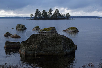 Lessebo  Schweden  der Rottnen See bei Daemmerung