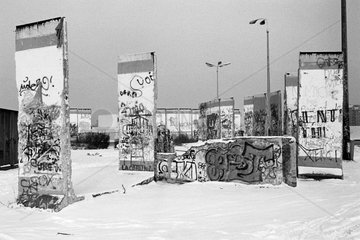 Berlin  Deutschland  Mauersegmente auf dem Potsdamer Platz