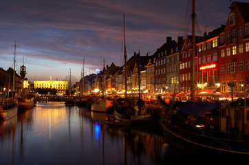 Kopenhagen  Daenemark  Abendstimmung am Nyhavn
