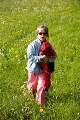 Triberg  Maedchen laeuft ueber eine Blumenwiese