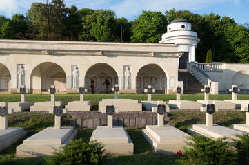 Lemberg  Ukraine  Graeber auf dem Lytschakiwsky-Friedhof
