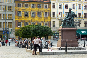 Breslau  Polen  Denkmal fuer Aleksander Fredro auf dem Markt