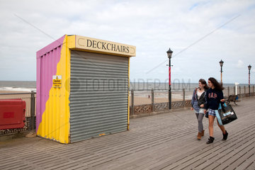 Skegness  Grossbritannien  geschlossener Strandkorbverleih am Skegness Pier