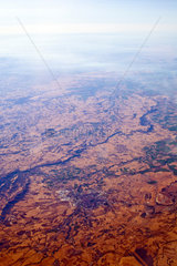 Spanien  Landschaft mit dem Ebro Fluss vom Flugzeug aus fotografiert