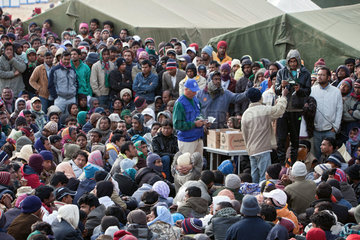 Ben Gardane  Tunesien  Fluechtlinge im Fluechtlingslager Shousha warten auf ihre Rueckkehrpapiere