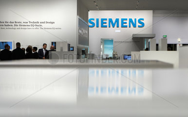 Berlin  Deutschland  Messestand der Firma Siemens auf der IFA 2011