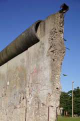Berlin  Deutschland  die sanierte Berliner Mauer an der Gedenkstaette Berliner Mauer