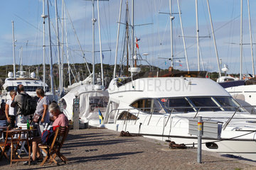 Marstrand  Schweden  Segelyachten und Sportboote im Hafen der Insel Marstrandsoe