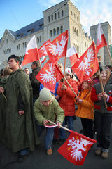Posen  Polen  Menschen am Tag der Unabhaengigkeit (Swieto Niepodleglosci)