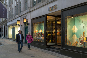 London  Grossbritannien  Schaufenster in der noblen Old Bond Street