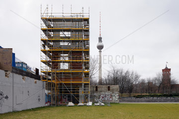 Berlin  Deutschland  Bauarbeiten an der Musterfassade fuer das Berliner Stadtschloss