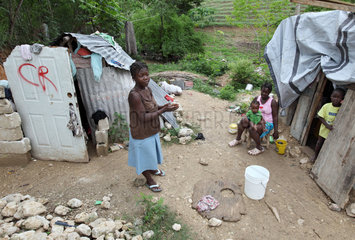 Leogane  Haiti  Notunterkuenfte von Erdbebenopfern bei Leogane