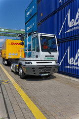 Berlin  Deutschland  Elektro-Lkw im Containerterminal Westhafen